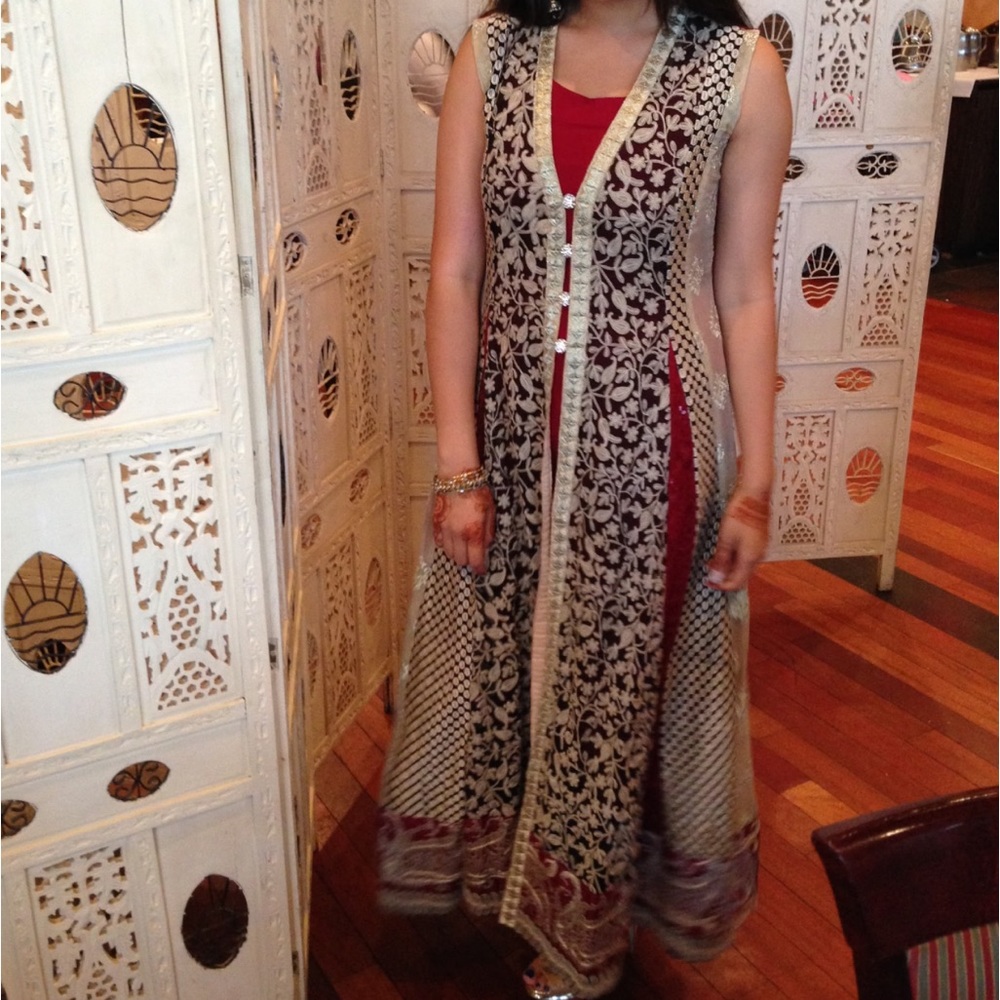 Red Anarkali - Picture 2 of 2